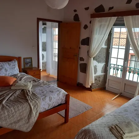 A Casa Do Jesus Al Lomba (Flores)