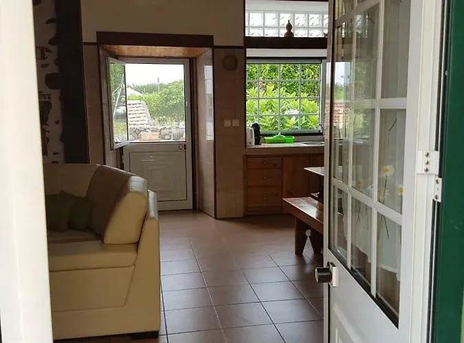 A Casa Do Jesus Al Lomba (Flores)